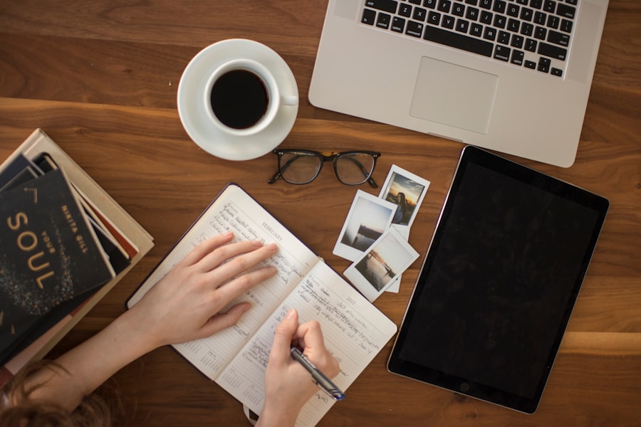 Illustration pour Entreprise de marketing digital: optimisez votre présence en ligne